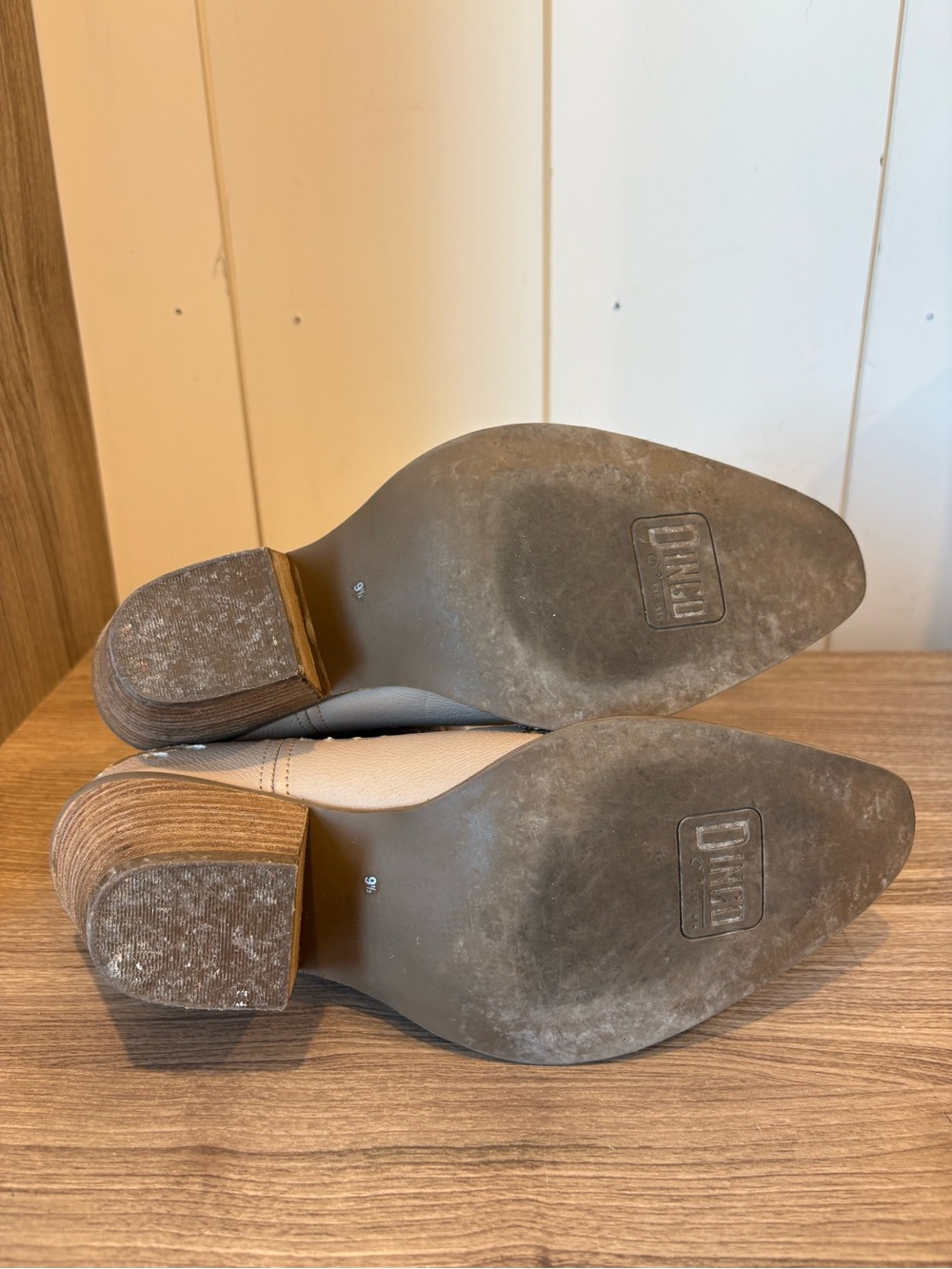 Dingo Primrose Western Booties, snip toe Embroidered Beige and Gold - Picture 9 of 11